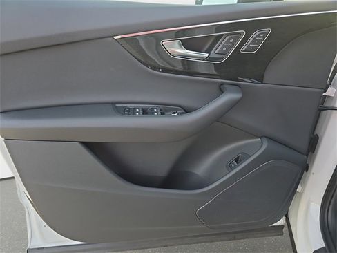 Used 2025 Audi Q7 2.0T Premium image 31