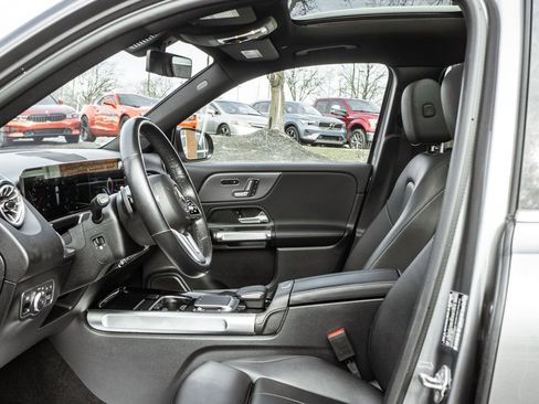 Used 2022 Mercedes-Benz GLB 250 4MATIC w/ Premium Package Lite image 23