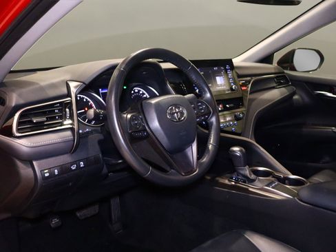 Used 2024 Toyota Camry SE image 10