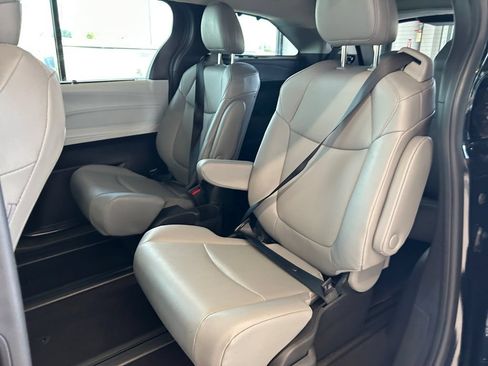 Used 2026 Toyota Sienna XLE AWD/4WD image 25