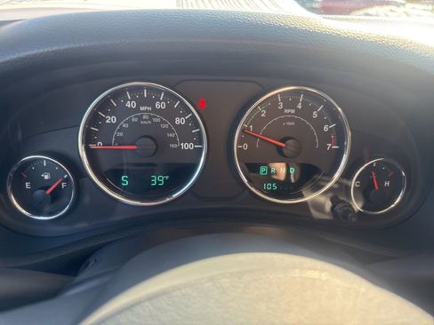 Used 2016 Jeep Wrangler Unlimited Sahara image 21