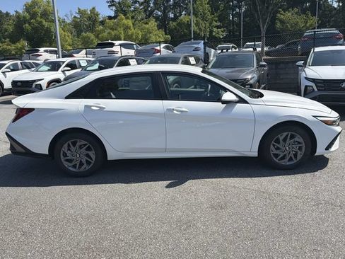 New 2026 Hyundai Elantra Hybrid FWD image 9