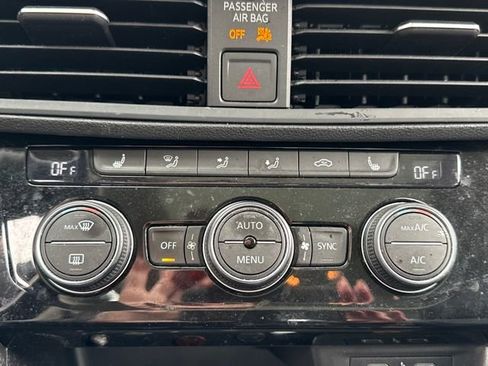 Used 2021 Volkswagen Jetta SE image 27