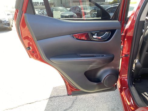 Used 2022 Nissan Rogue Sport SL AWD/4WD image 19
