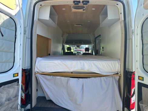 Used 2018 Ford Transit 250 148 High Roof RWD image 5