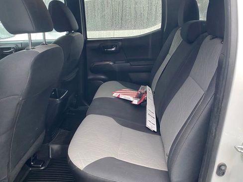 Used 2021 Toyota Tacoma TRD Sport image 9