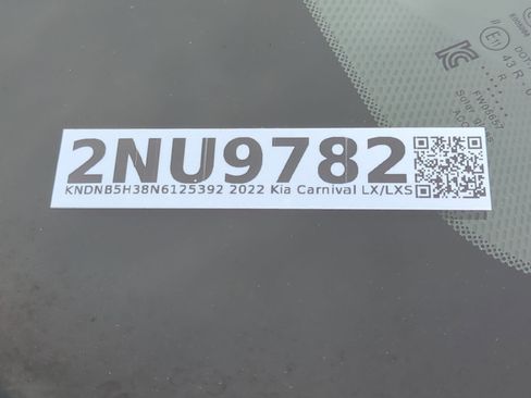 Used 2022 Kia Carnival LX image 30