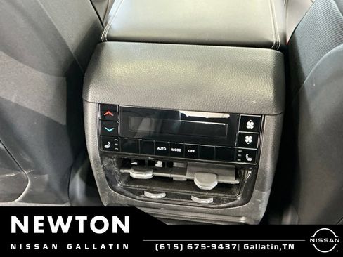Used 2024 Jeep Grand Cherokee L Limited AWD/4WD image 26