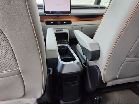 Used 2025 Volkswagen ID. Buzz 1st Edition RWD image 22