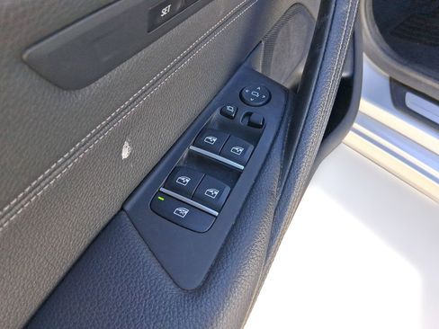 Used 2019 BMW 540i image 21