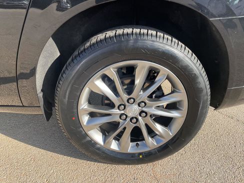 Used 2022 Buick Enclave Avenir w/ Avenir Technology Package image 39