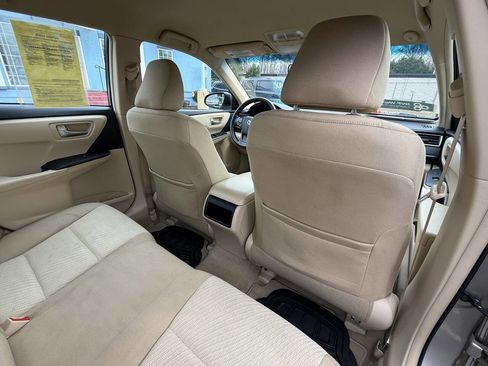 Used 2015 Toyota Camry LE image 19