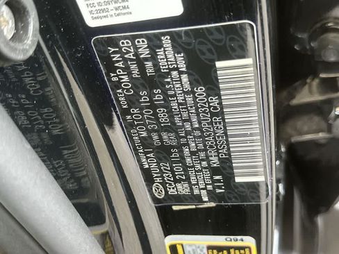 Used 2023 Hyundai Venue SEL FWD image 29