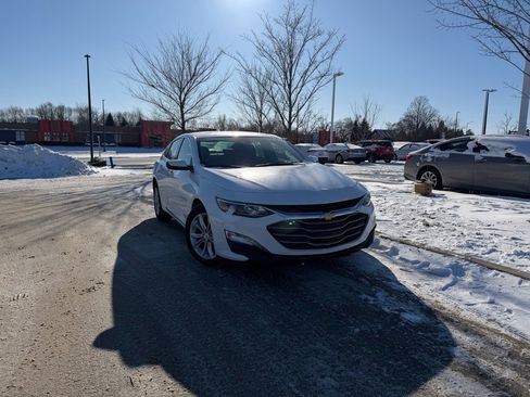 Used 2025 Chevrolet Malibu LT image 1