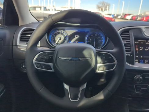 Used 2022 Chrysler 300 Touring w/ Sport Appearance Package image 36