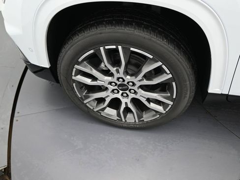 New 2026 GMC Acadia Denali Ultimate w/ LPO, Floor Liner Package image 8