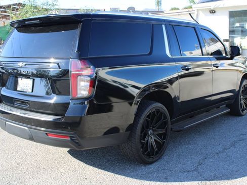 Used 2023 Chevrolet Suburban LT w/ Luxury Package RWD image 4