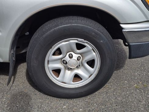 Used 2003 Toyota Tacoma 2WD Xtracab w/ SR5 Pkg image 9