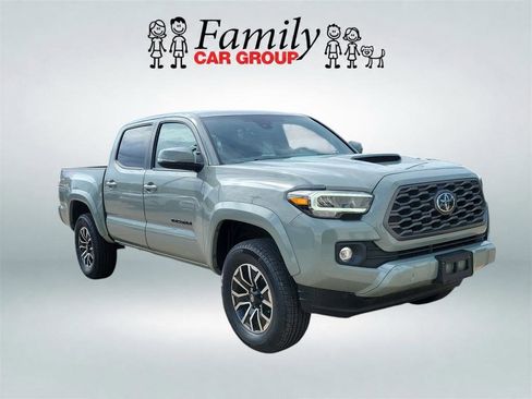 Used 2022 Toyota Tacoma TRD Sport w/ TRD Premium Sport Package AWD/4WD image 11
