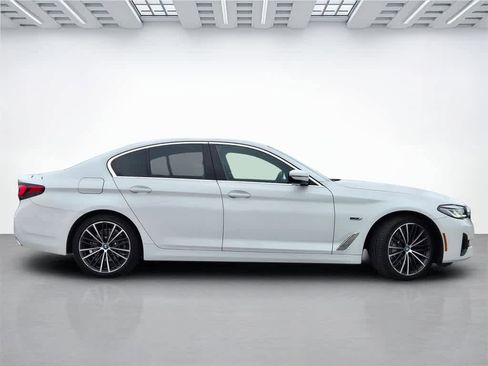Used 2022 BMW 530e w/ Premium Package image 7