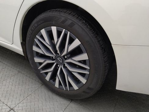 Used 2025 Nissan Altima 2.5 SV FWD image 31