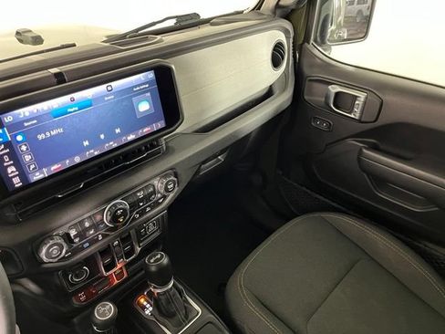 Used 2024 Jeep Wrangler Unlimited AWD/4WD image 35