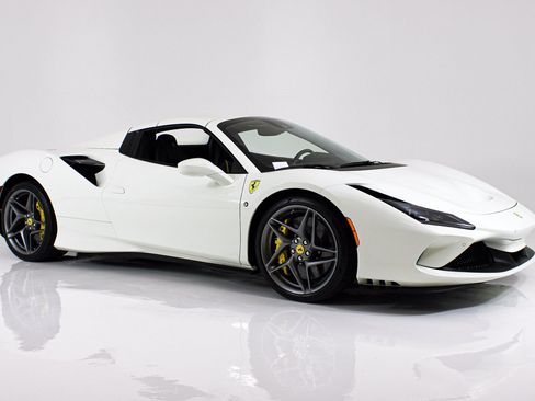Used 2022 Ferrari F8 Tributo RWD image 19