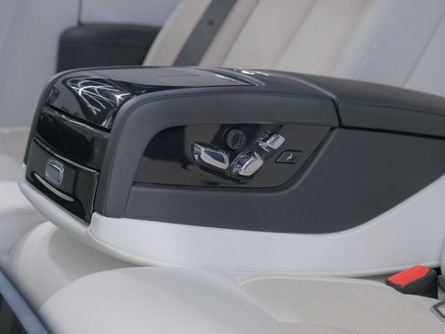 Used 2023 Rolls-Royce Phantom Sedan image 33