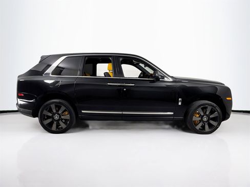 Used 2023 Rolls-Royce Cullinan image 8