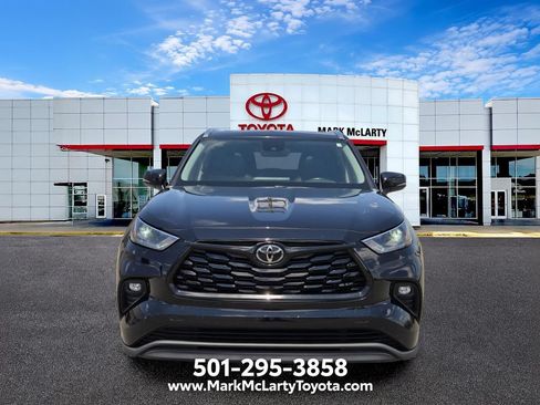 Used 2021 Toyota Highlander XLE FWD image 8
