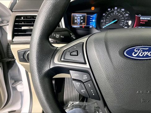 Used 2020 Ford Fusion SE image 18