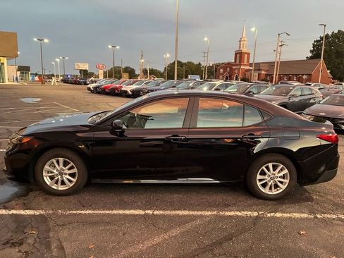 Used 2025 Toyota Camry LE FWD image 3