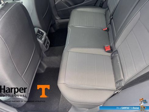 Used 2024 Volkswagen Taos SE w/ Panoramic Sunroof Package AWD/4WD image 10