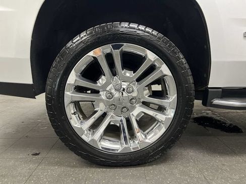 Certified 2017 GMC Yukon SLT w/ Premium Edition AWD/4WD image 34