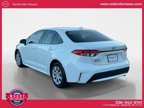 Used 2021 Toyota Corolla LE image 4
