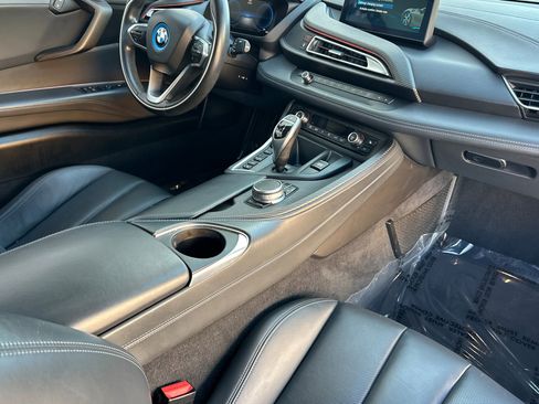 Used 2020 BMW i8 Coupe AWD/4WD image 18