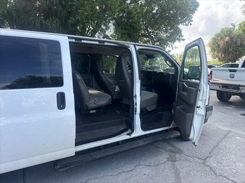Used 2020 Chevrolet Express 3500 LT w/ LT Preferred Equipment Group RWD image 12