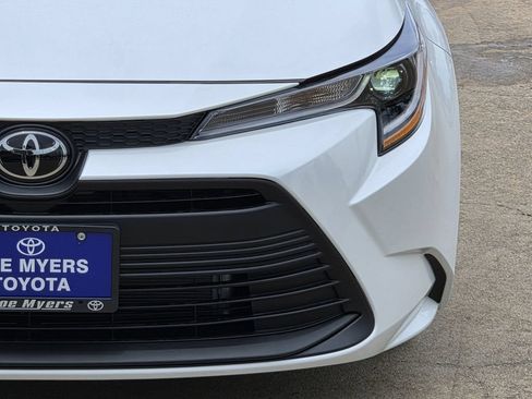 Used 2026 Toyota Corolla LE FWD image 4