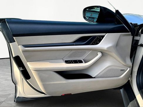 Used 2021 Porsche Taycan image 20