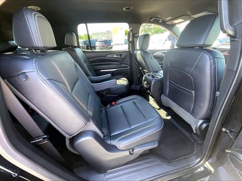 Used 2024 Chevrolet Traverse LT AWD/4WD image 16