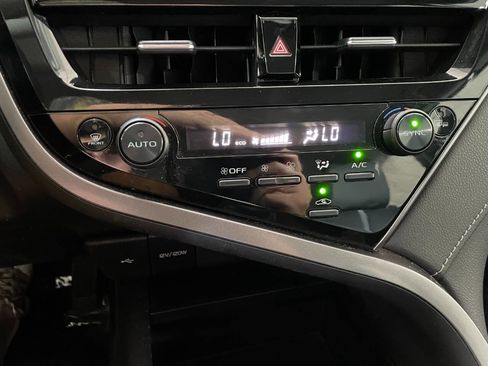 Used 2024 Toyota Camry SE image 32