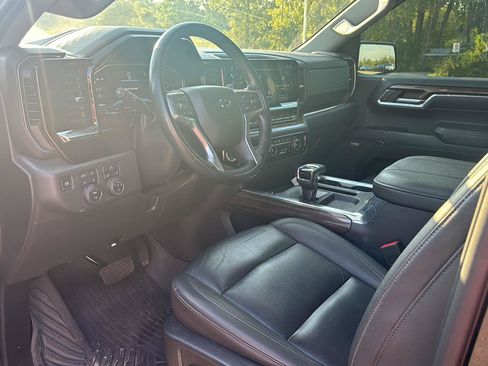 Used 2024 Chevrolet Silverado 1500 LT Trail Boss w/ Convenience Package II AWD/4WD image 11