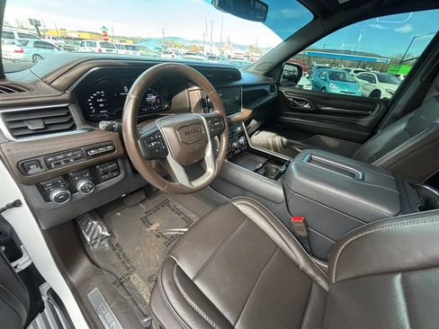 Used 2022 GMC Yukon XL Denali image 10