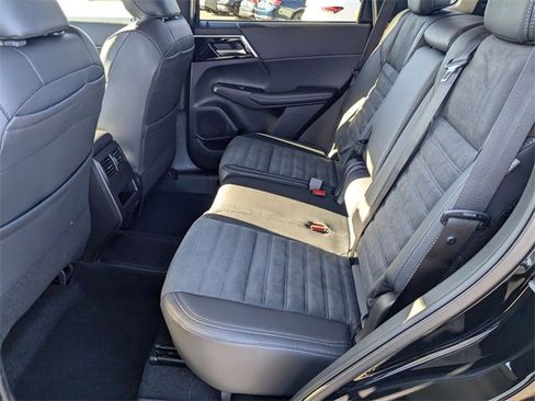 New 2025 Mitsubishi Outlander SE image 24