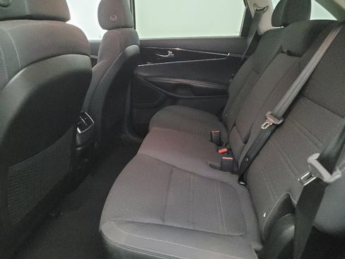 Used 2018 Kia Sorento LX image 18