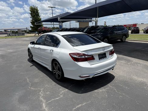 Used 2016 Honda Accord Sport image 5