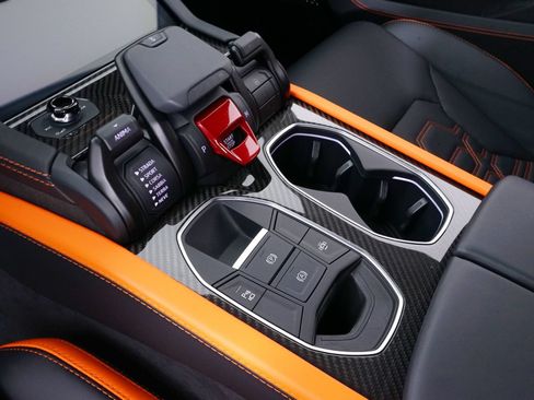 Used 2025 Lamborghini Urus Performante AWD/4WD image 31