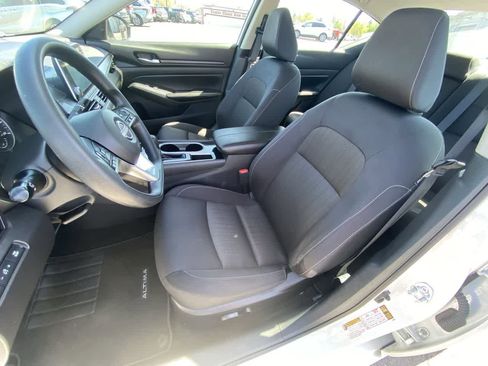 Used 2024 Nissan Altima 2.5 SV FWD image 22