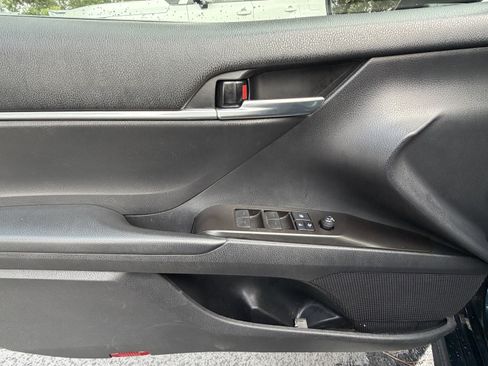 Used 2021 Toyota Camry SE FWD image 13