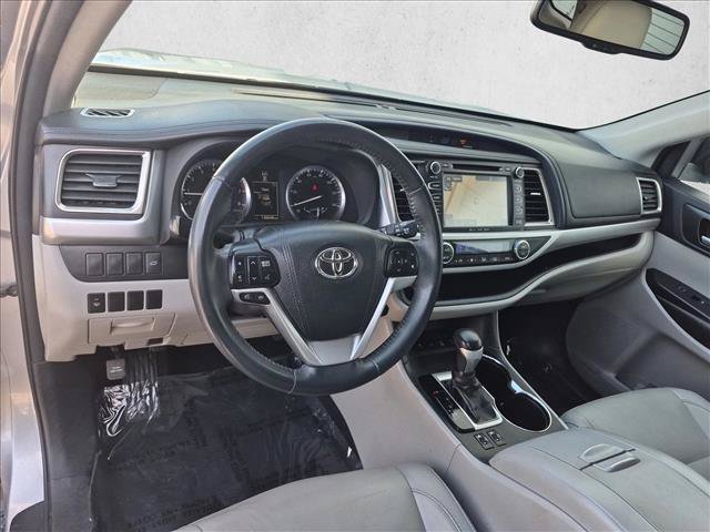 Used 2016 Toyota Highlander XLE AWD/4WD image 10